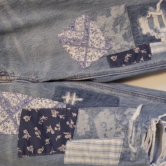 American Eagle High Rise Straight Leg- Quilt  Patch Mom Jeans - Picture 4 of 7